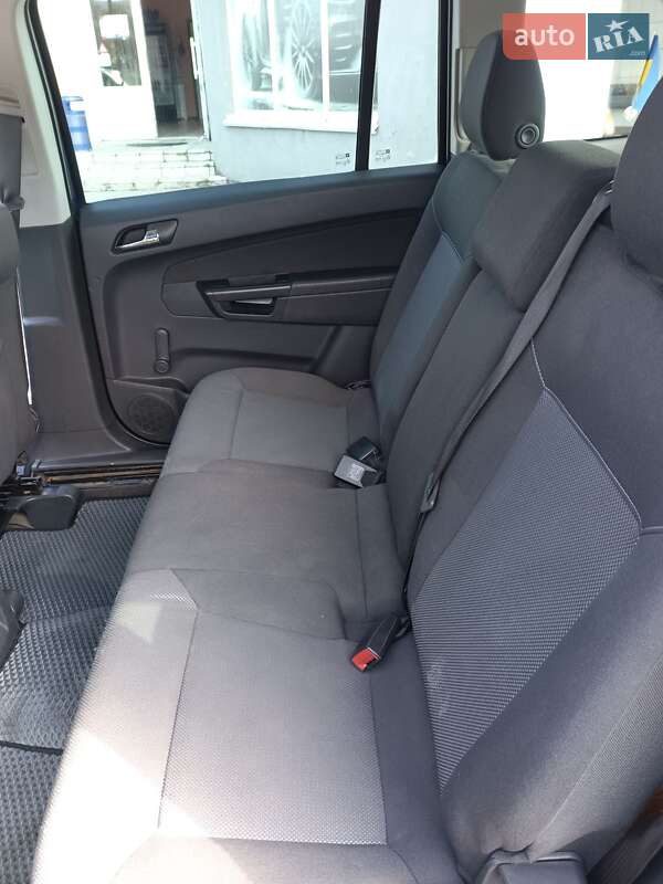Минивэн Opel Zafira 2010 в Хмельницком