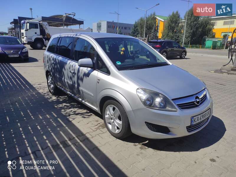 Мінівен Opel Zafira 2010 в Києві