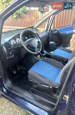 Минивэн Opel Zafira 2000 в 