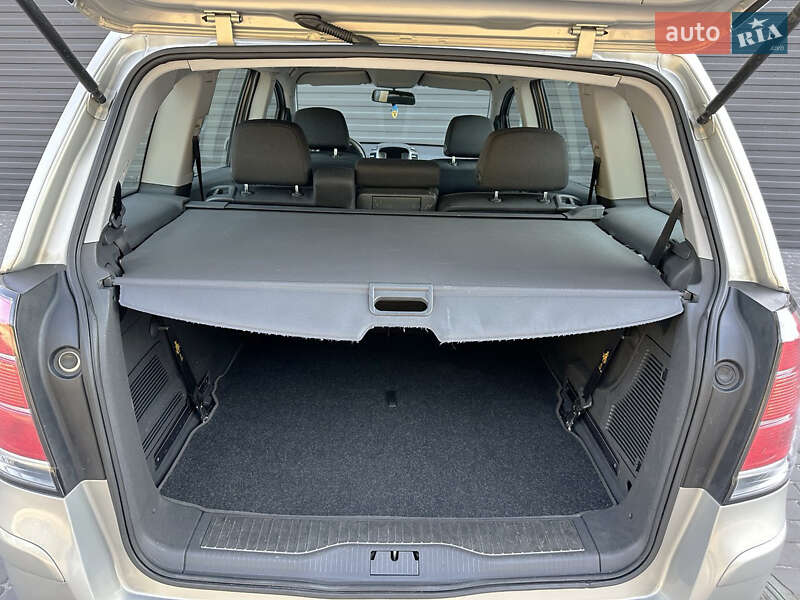 Минивэн Opel Zafira 2005 в Каменском