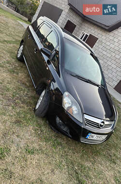 Минивэн Opel Zafira 2008 в Сарнах