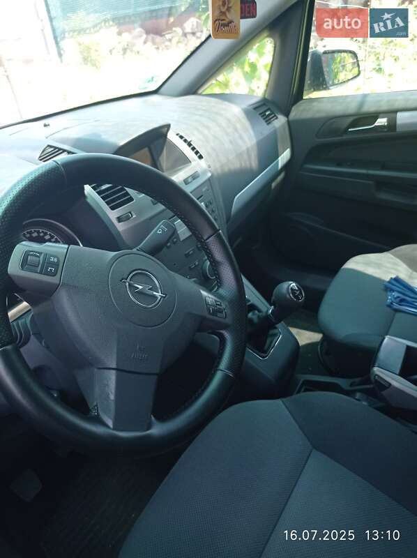 Минивэн Opel Zafira 2006 в Первомайске