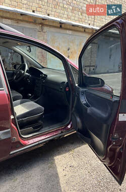 Минивэн Opel Zafira 2002 в 