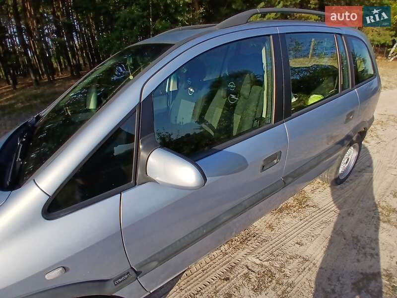 Мінівен Opel Zafira 2002 в Сновську