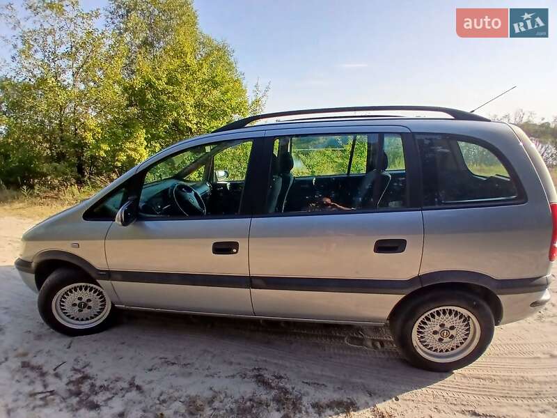Мінівен Opel Zafira 2002 в Сновську