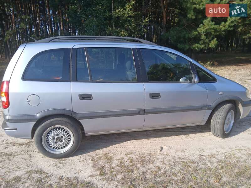 Мінівен Opel Zafira 2002 в Сновську