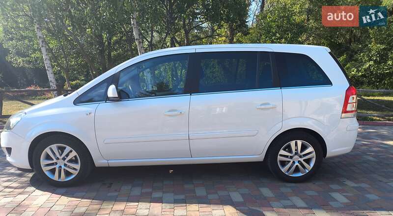 Минивэн Opel Zafira 2011 в Миргороде
