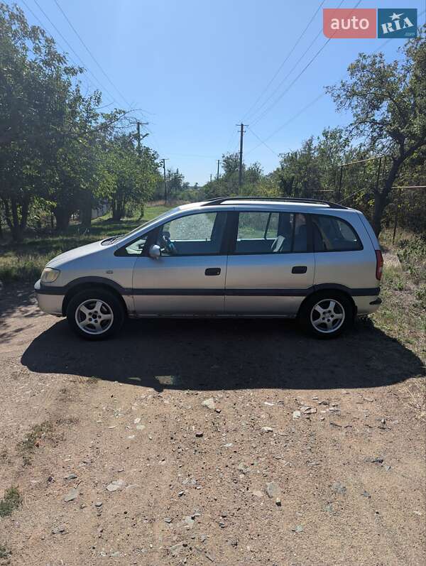 Мінівен Opel Zafira 2002 в Кривому Розі