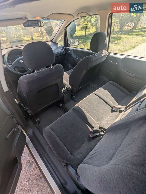 Мінівен Opel Zafira 2002 в Кривому Розі