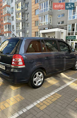 Минивэн Opel Zafira 2010 в 