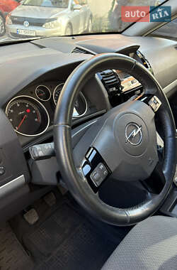 Минивэн Opel Zafira 2010 в 