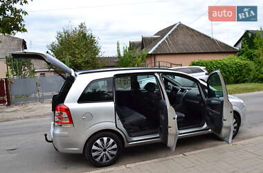 Минивэн Opel Zafira 2009 в 