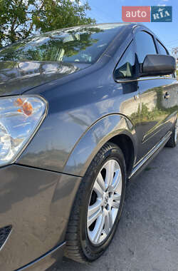 Мінівен Opel Zafira 2010 в 