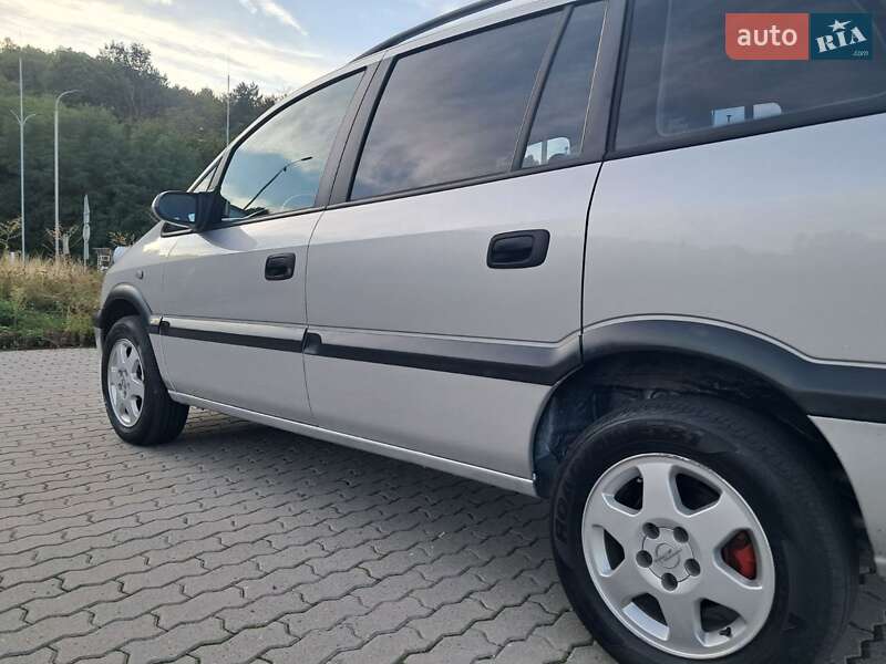 Минивэн Opel Zafira 2001 в Черновцах