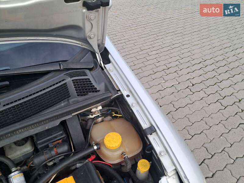 Минивэн Opel Zafira 2001 в Черновцах