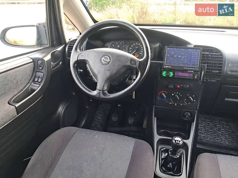 Минивэн Opel Zafira 2001 в Черновцах