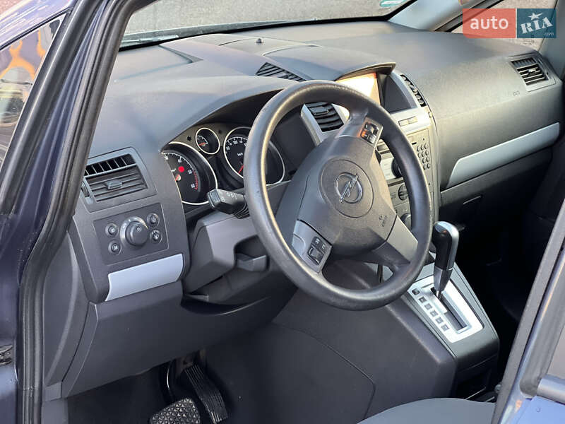 Минивэн Opel Zafira 2008 в Ровно