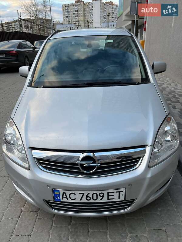 Минивэн Opel Zafira 2012 в 