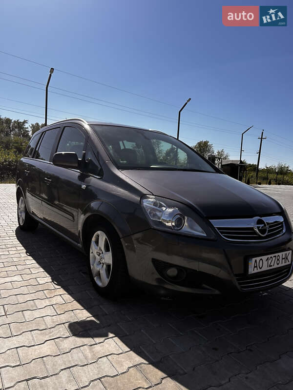 Opel Zafira 2011