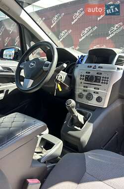Минивэн Opel Zafira 2012 в 