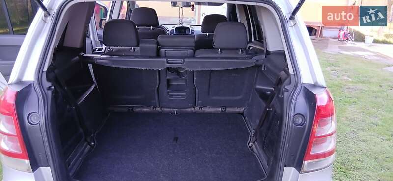 Мінівен Opel Zafira 2011 в Дрогобичі