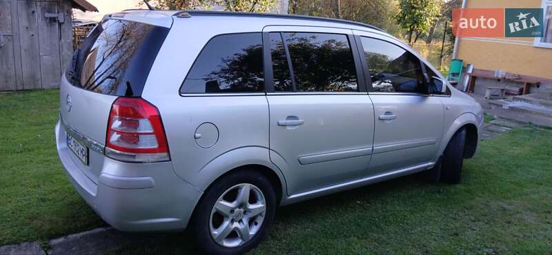 Мінівен Opel Zafira 2011 в Дрогобичі