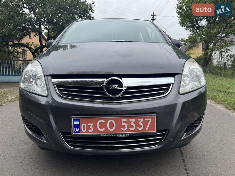 Минивэн Opel Zafira 2010 в Луцке