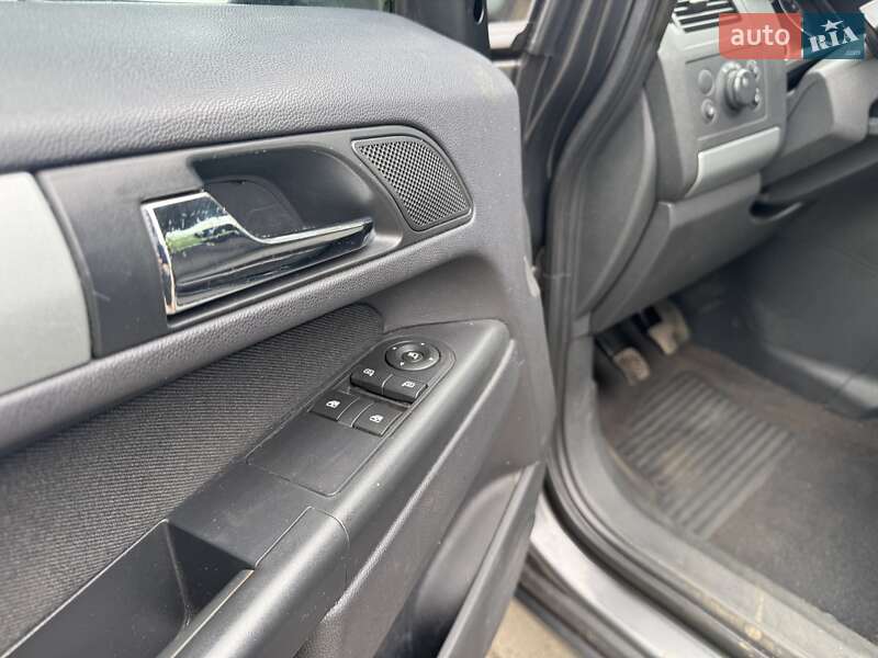 Минивэн Opel Zafira 2010 в Луцке