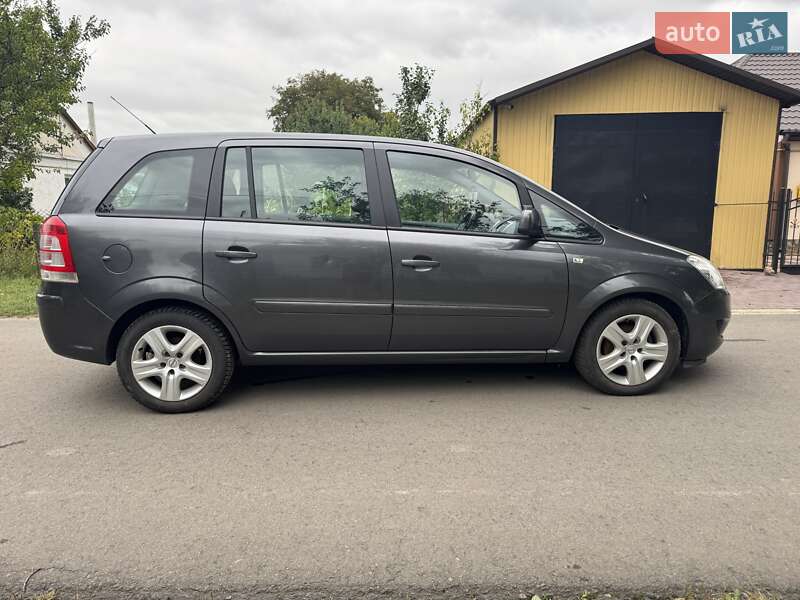 Минивэн Opel Zafira 2010 в Луцке