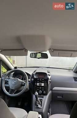 Минивэн Opel Zafira 2010 в 