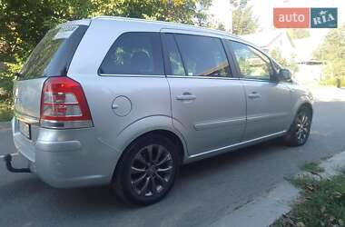 Минивэн Opel Zafira 2011 в 