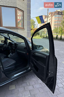 Минивэн Opel Zafira 2009 в 