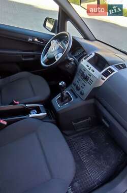 Минивэн Opel Zafira 2010 в 