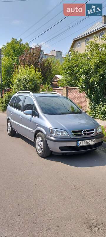 Минивэн Opel Zafira 2005 в  фото Минивэн Opel Zafira 2005 в