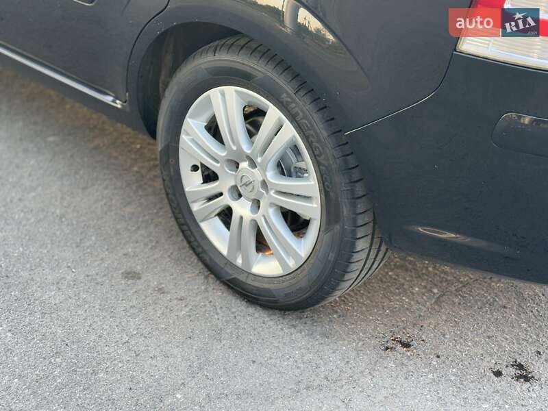 Мінівен Opel Zafira 2012 в Шепетівці