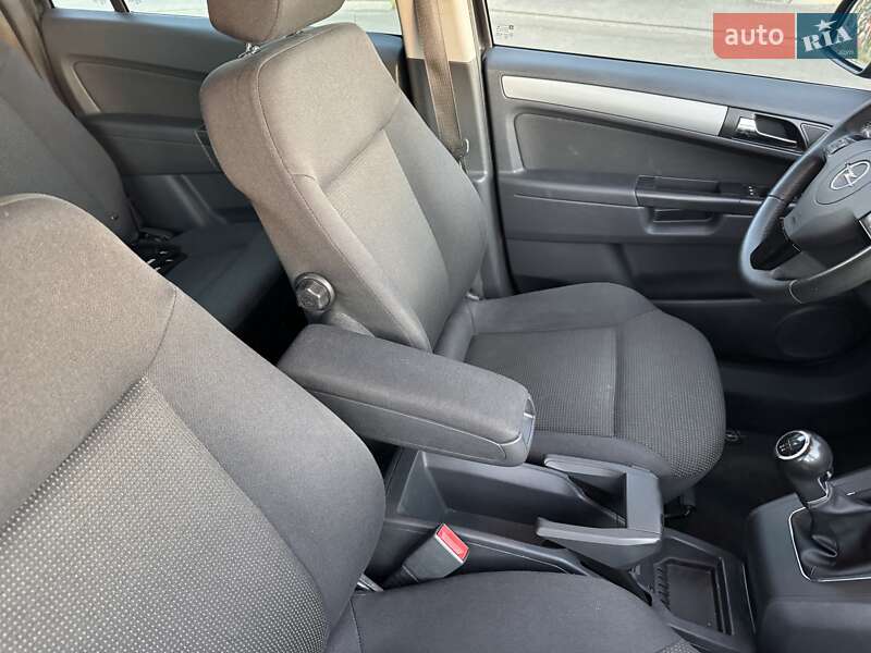 Мінівен Opel Zafira 2012 в Шепетівці
