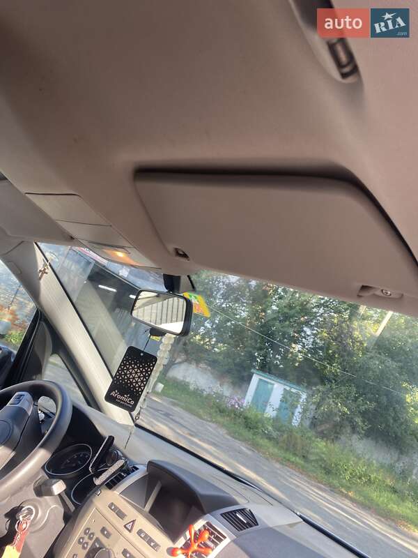 Мінівен Opel Zafira 2008 в Радомишлі