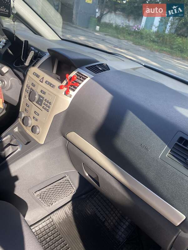 Мінівен Opel Zafira 2008 в Радомишлі