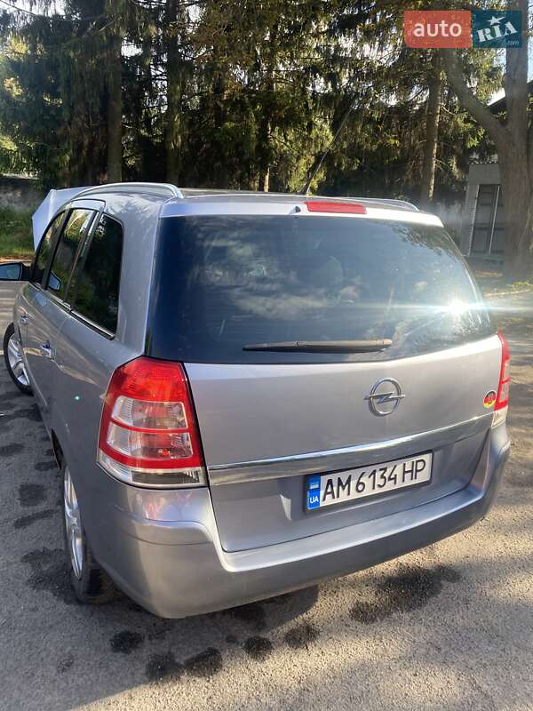 Мінівен Opel Zafira 2008 в Радомишлі