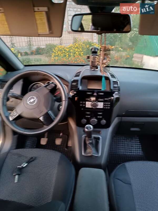 Минивэн Opel Zafira 2011 в Ровно
