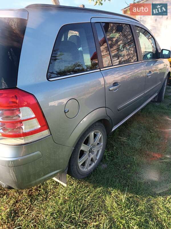 Минивэн Opel Zafira 2011 в Ровно