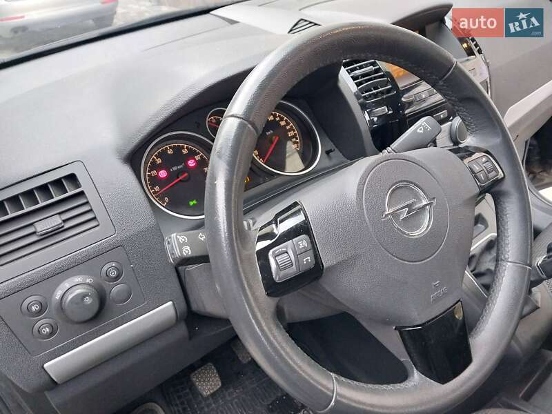 Мінівен Opel Zafira 2011 в Ходореві