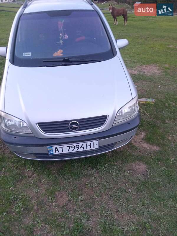 Минивэн Opel Zafira 2001 в Ивано-Франковске