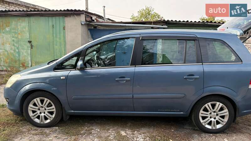 Минивэн Opel Zafira 2008 в Харькове