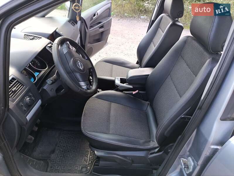 Минивэн Opel Zafira 2007 в Ладыжине