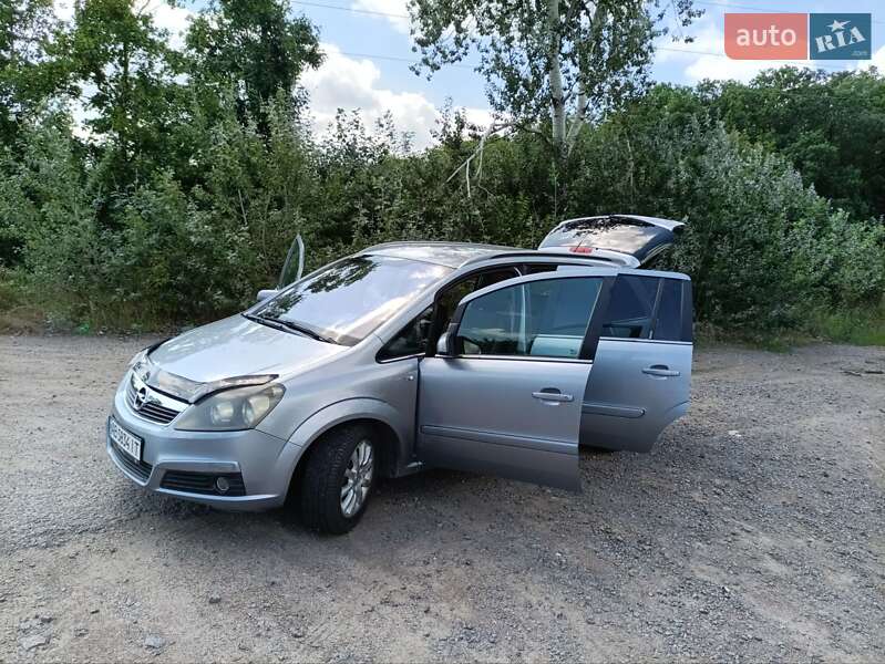 Минивэн Opel Zafira 2007 в Ладыжине