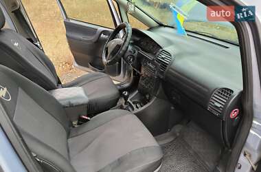 Минивэн Opel Zafira 2001 в Лозовой