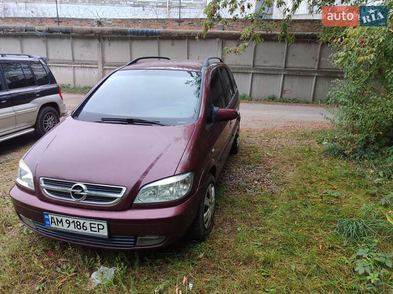 Минивэн Opel Zafira 2004 в  фото Минивэн Opel Zafira 2004 в