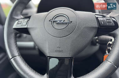 Минивэн Opel Zafira 2010 в 