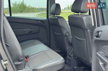 Минивэн Opel Zafira 2010 в 